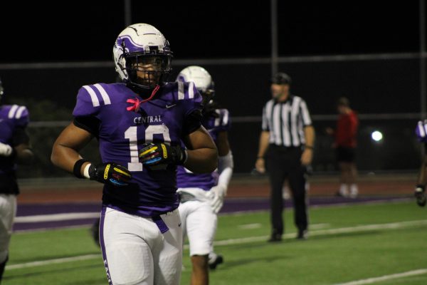 Alijah Wayne jogs off the field after making a play 